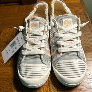 NWT Multi Color  RiOXY slip on sneakers